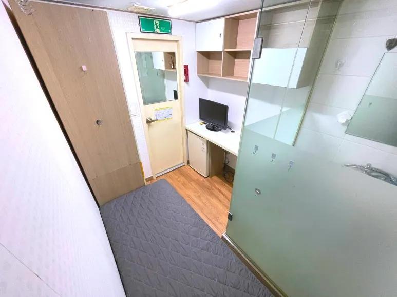 Room image 8