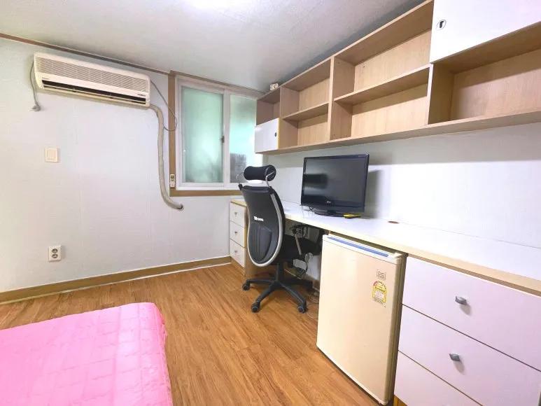 Room image 9
