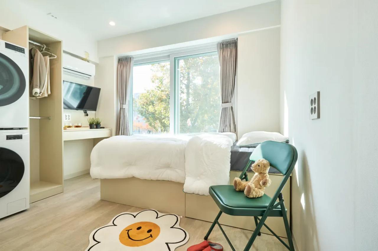Room image 8