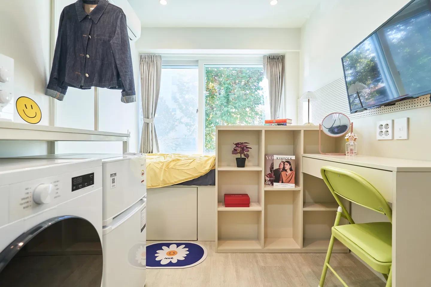 Room image9