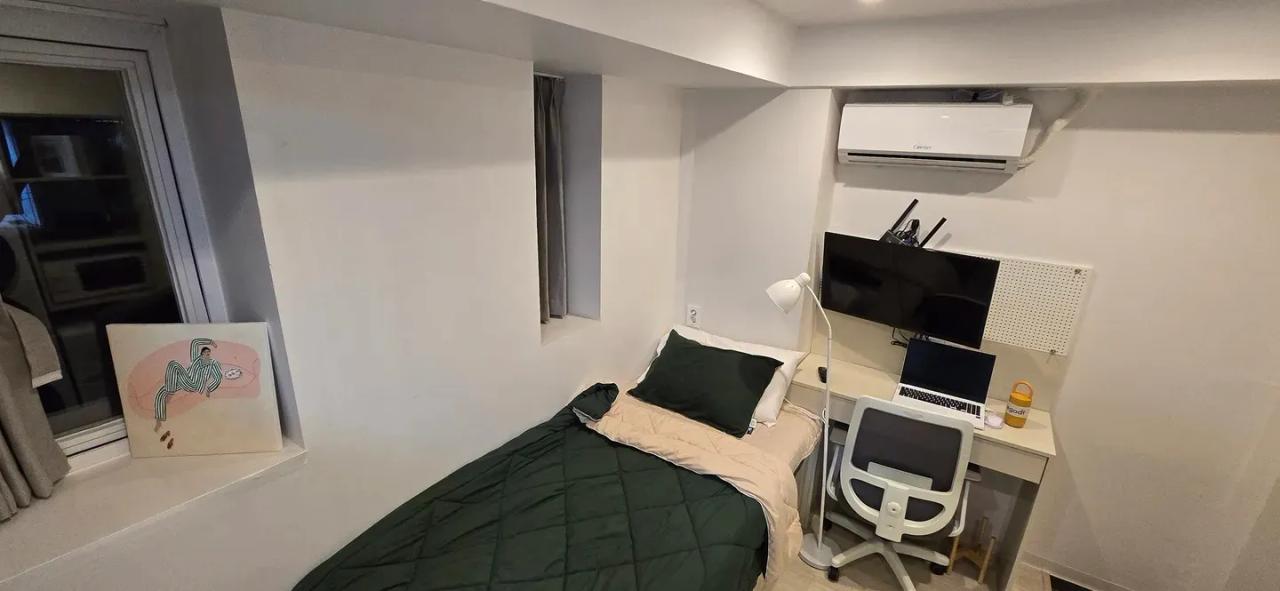 Room image 11