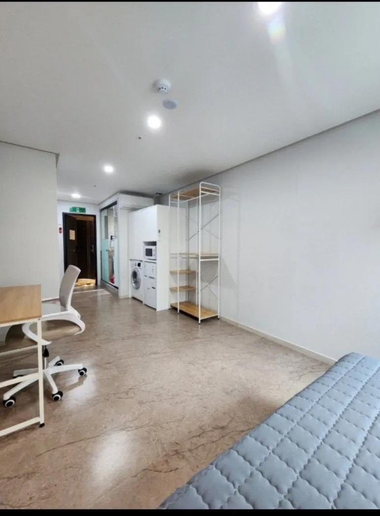Room image 3