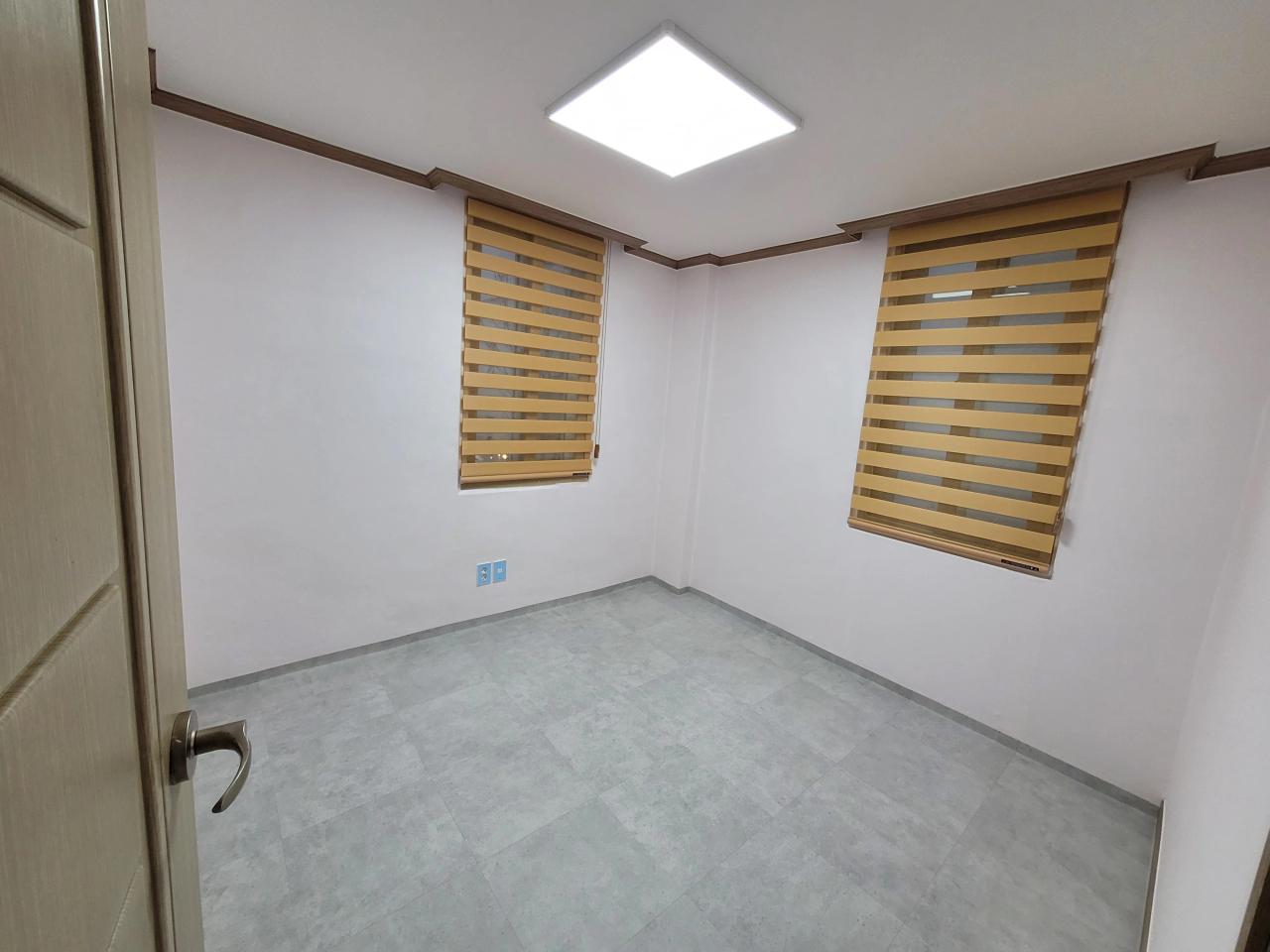 Room image 3