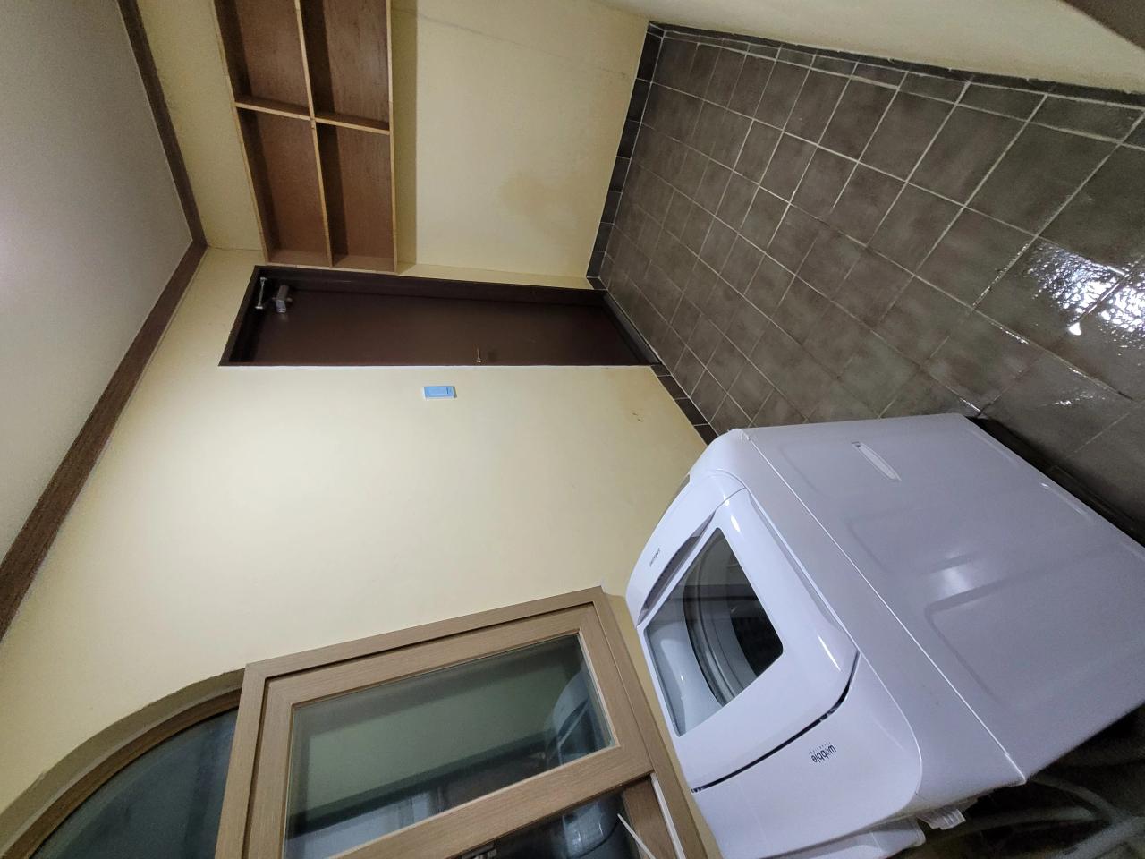 Room image 8