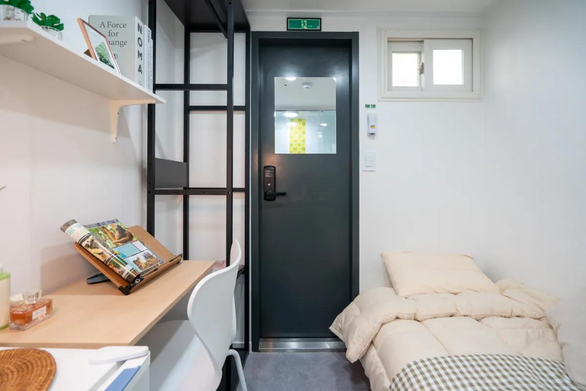 Room image 9