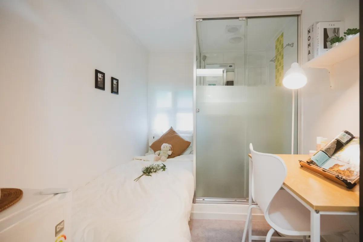 Room image 11