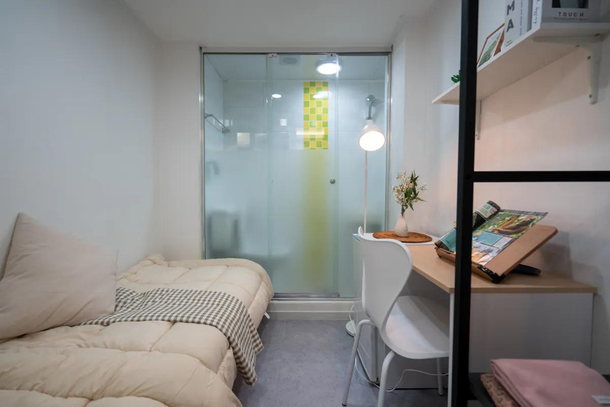Room image 12