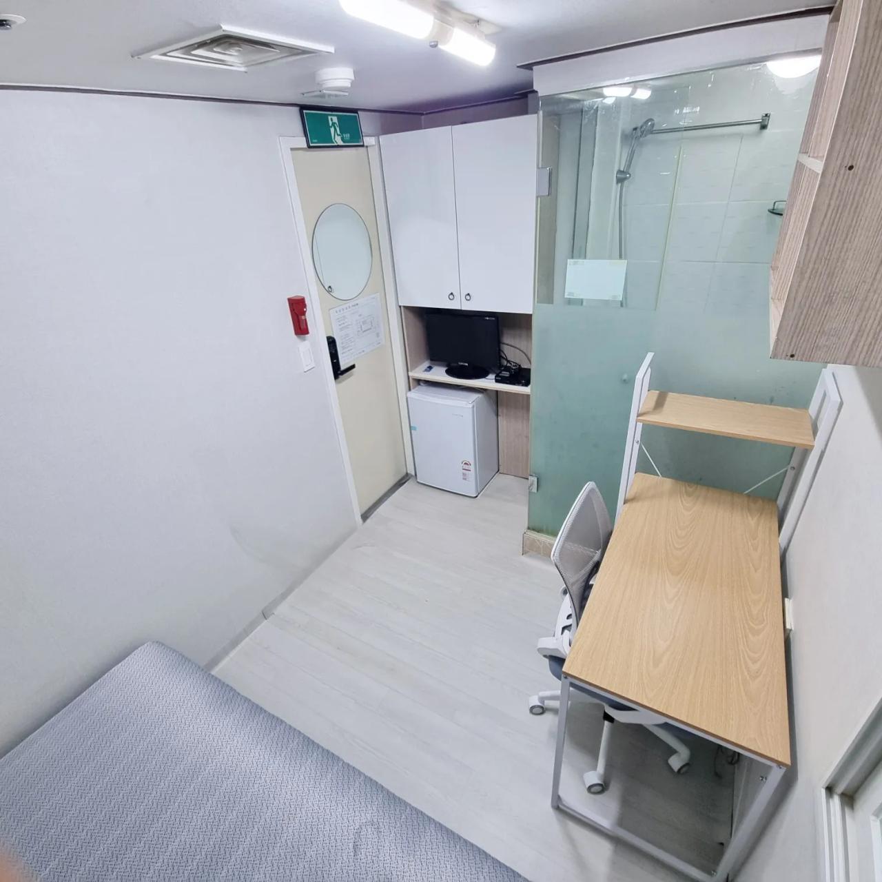 Room image 11