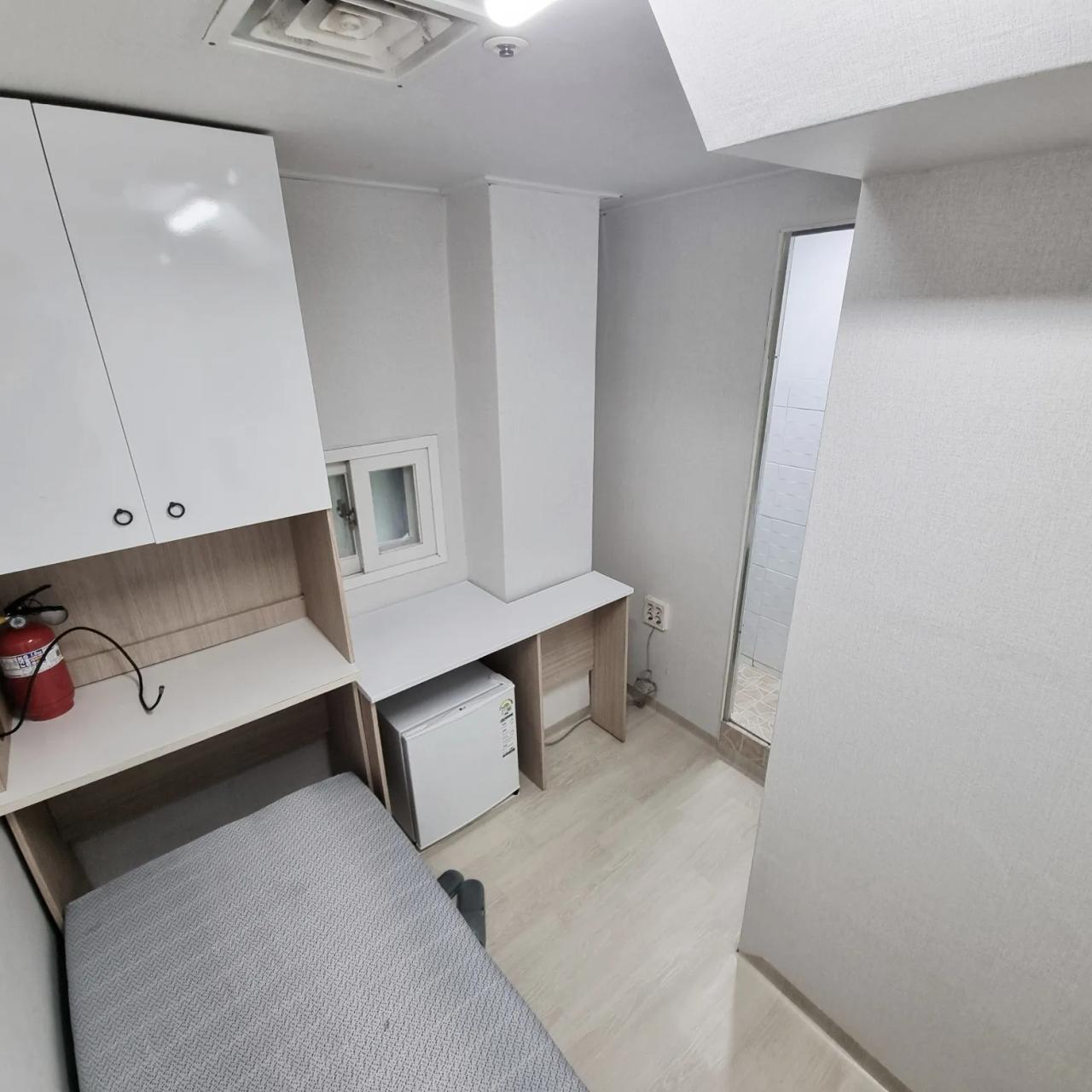 Room image 13