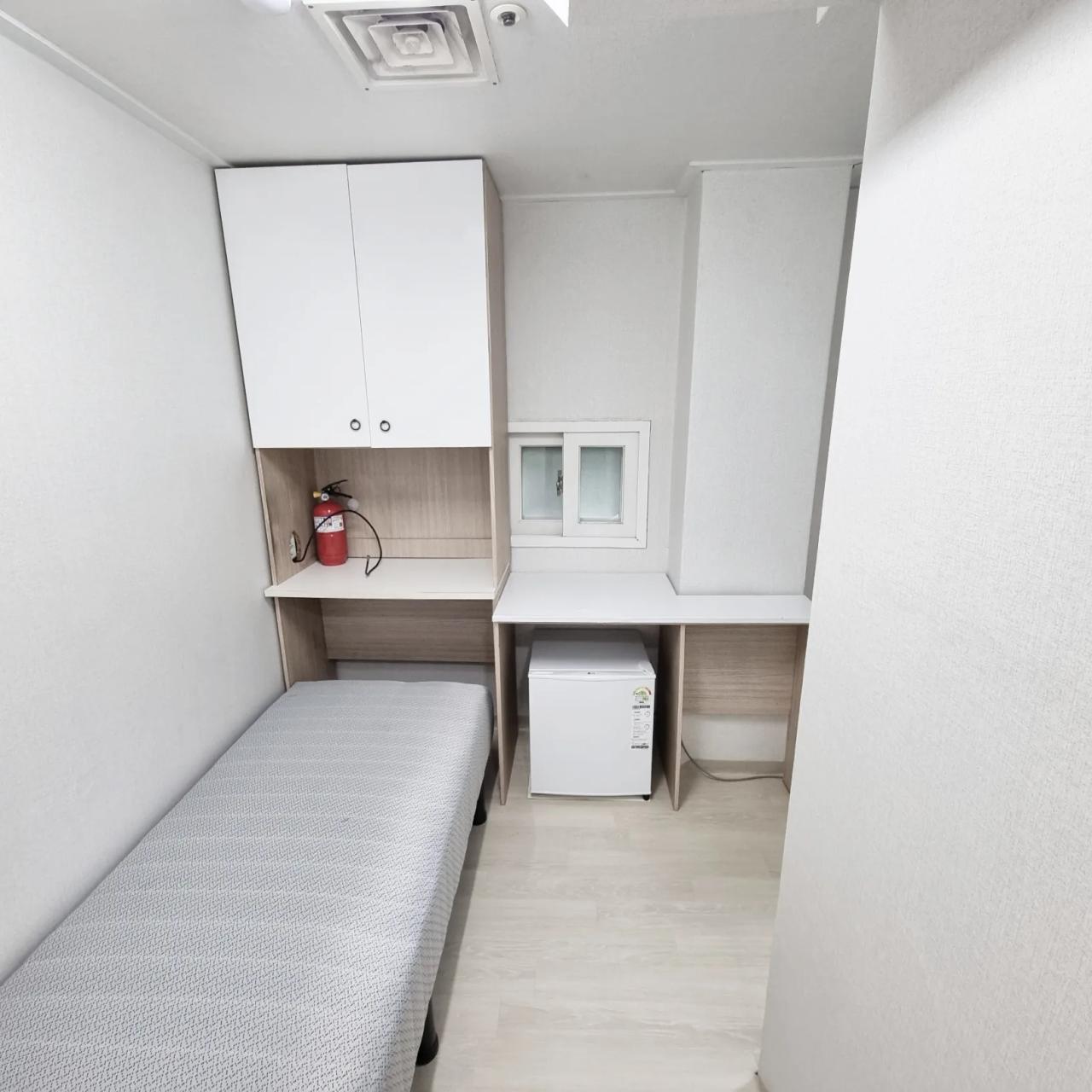 Room image 14
