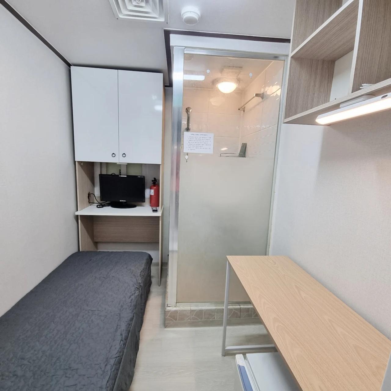 Room image 20