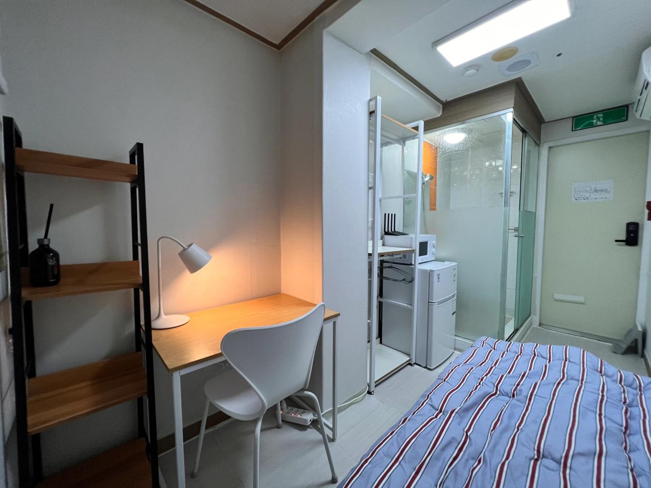 Room image 12