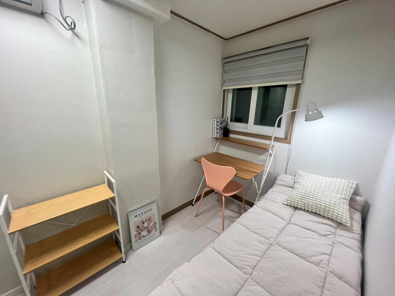 Room image 3