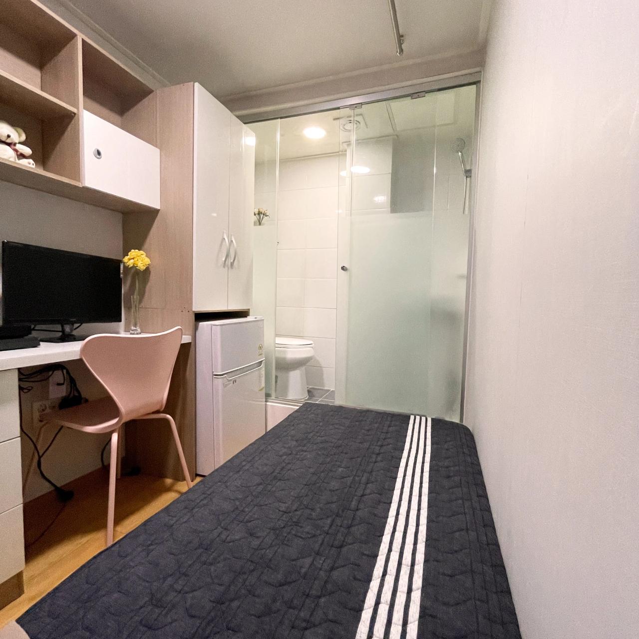 Room image 1