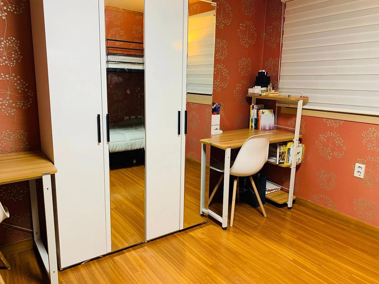 Room image 10