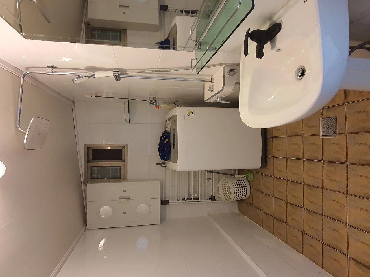 Room image 5