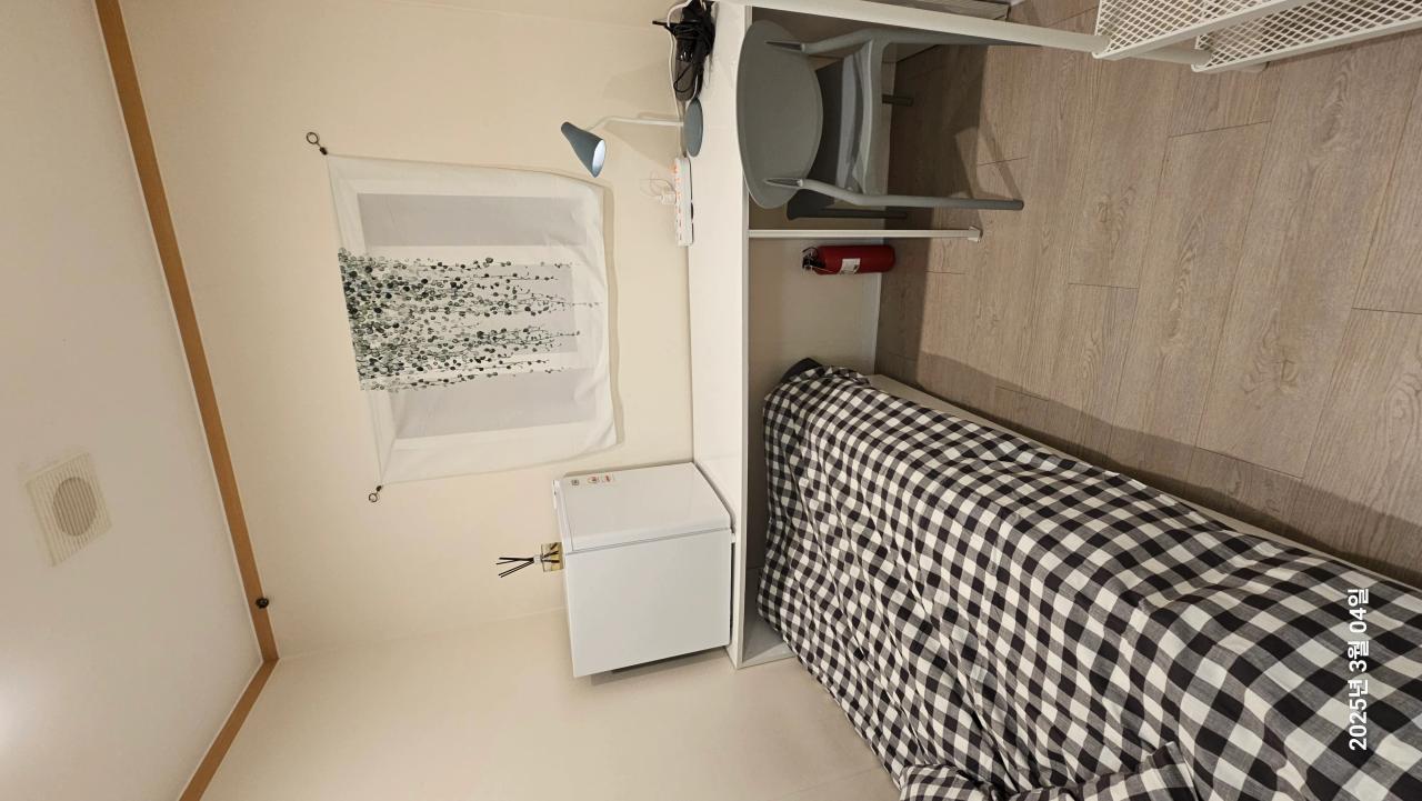 Room image 8