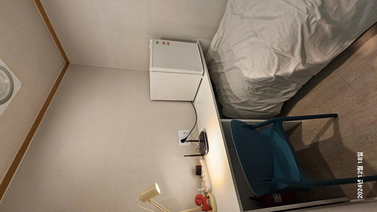 Room image 12