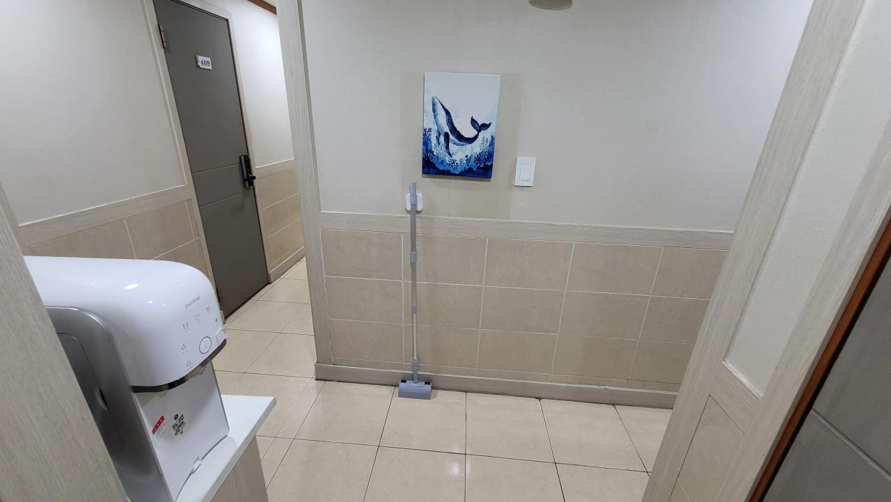 Room image 3