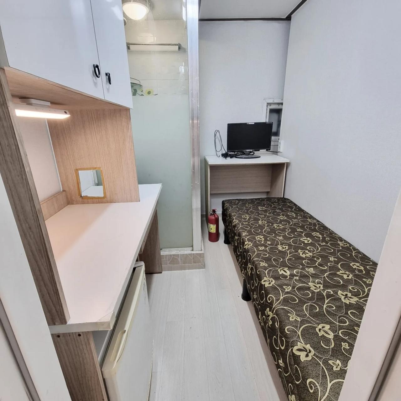Room image 10