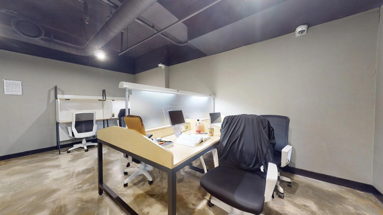 Room image 8