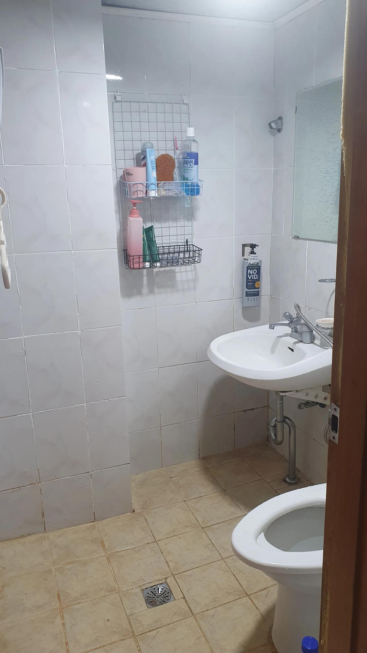 Room image 4