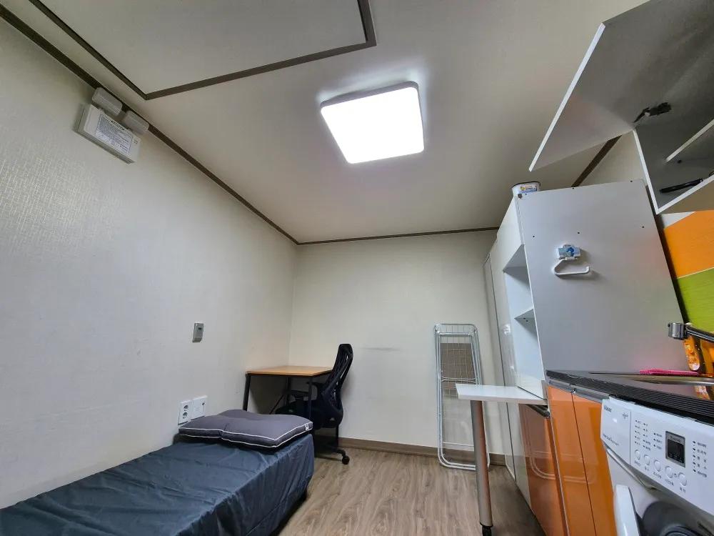 Room image 8