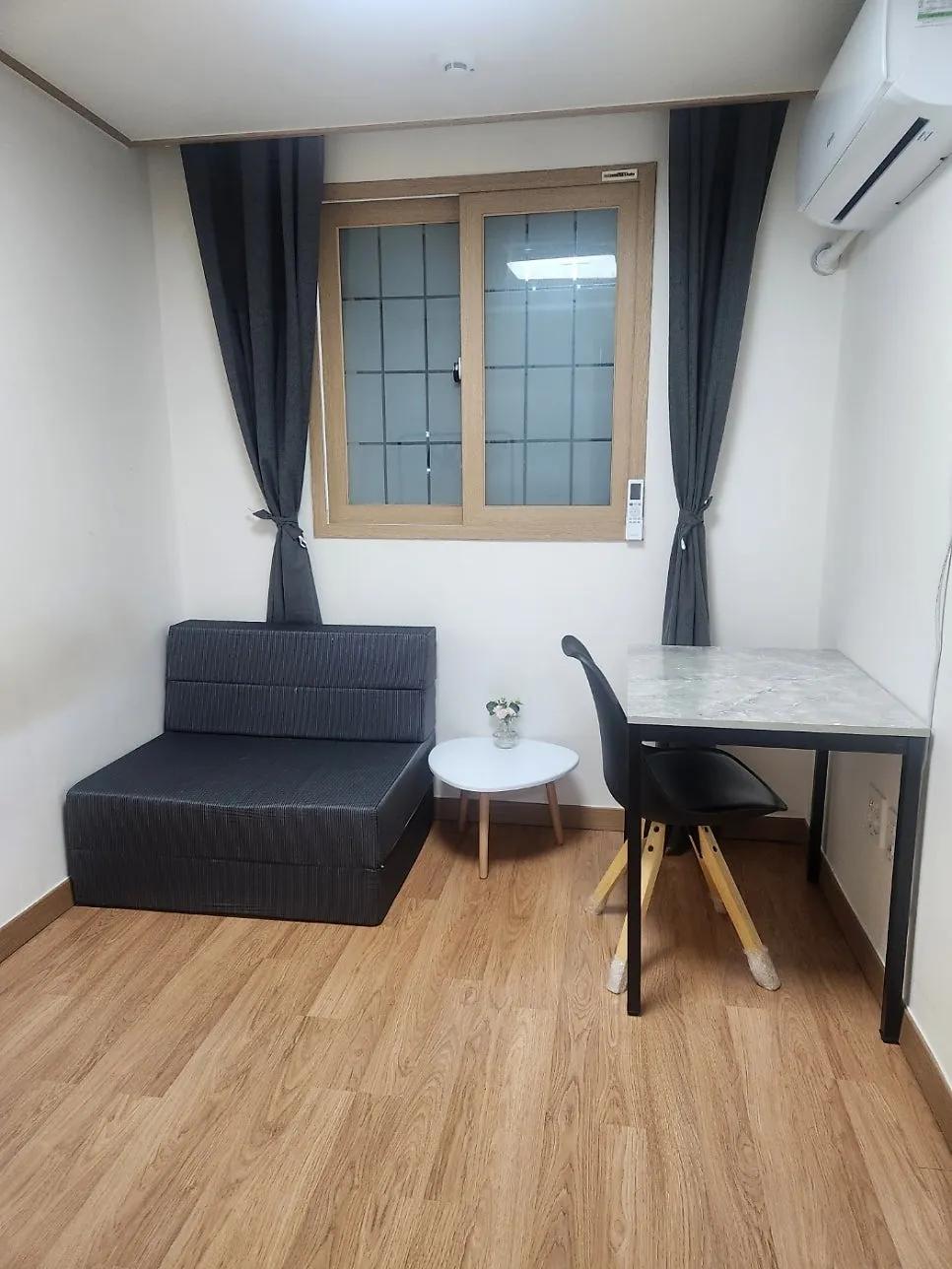 Room image 2