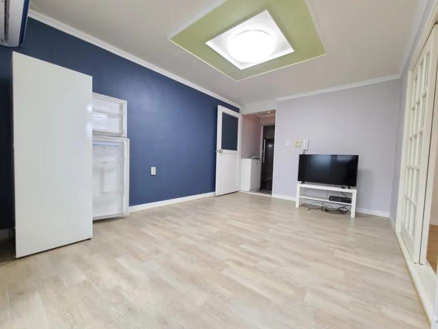 Room image 5
