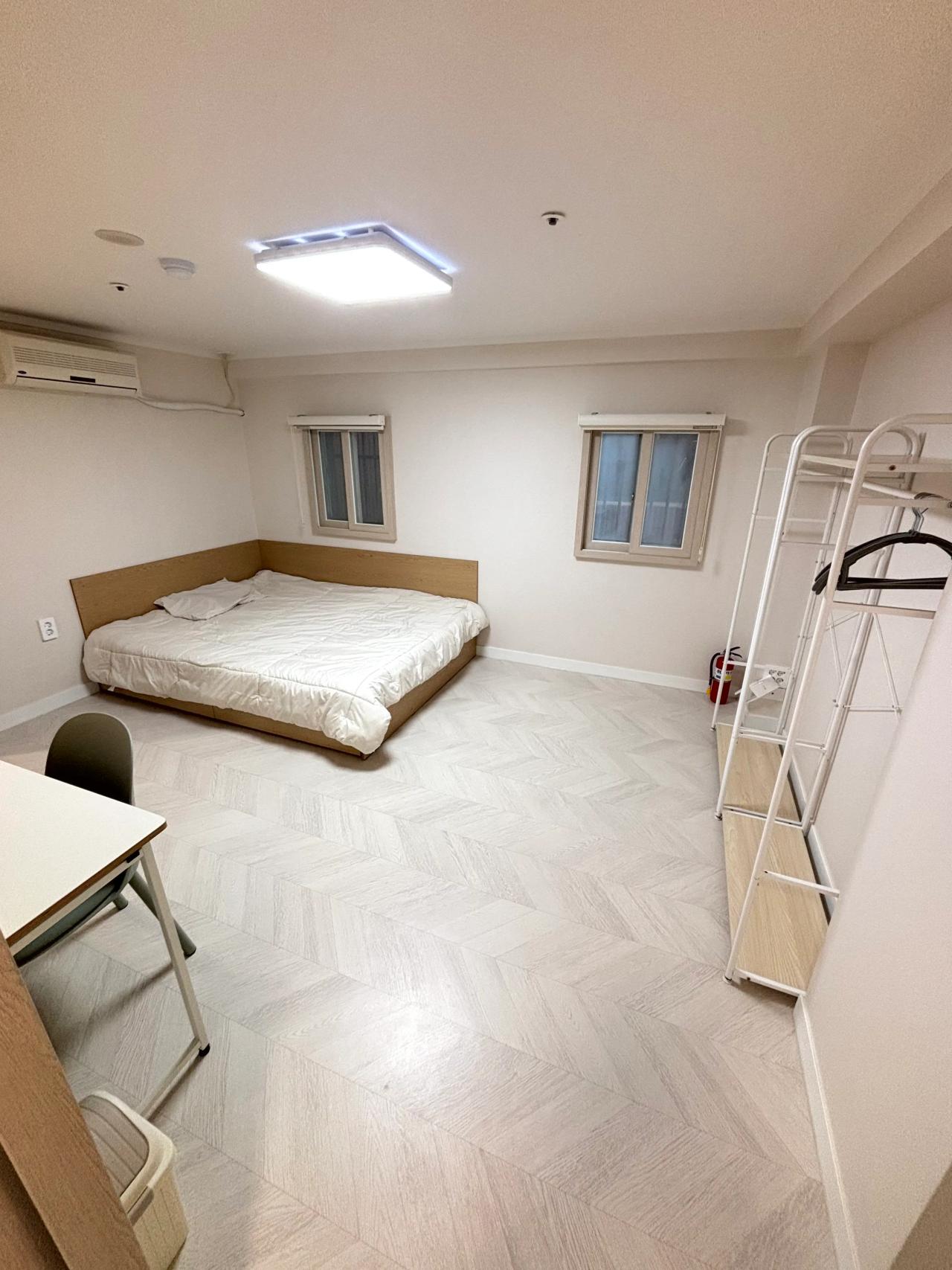 Room image 7