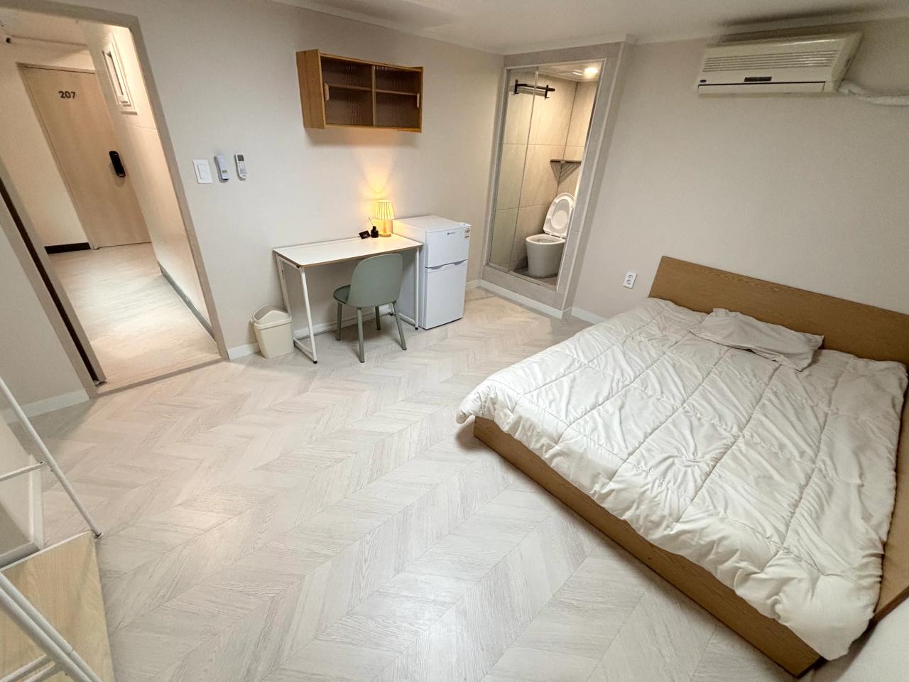 Room image 10