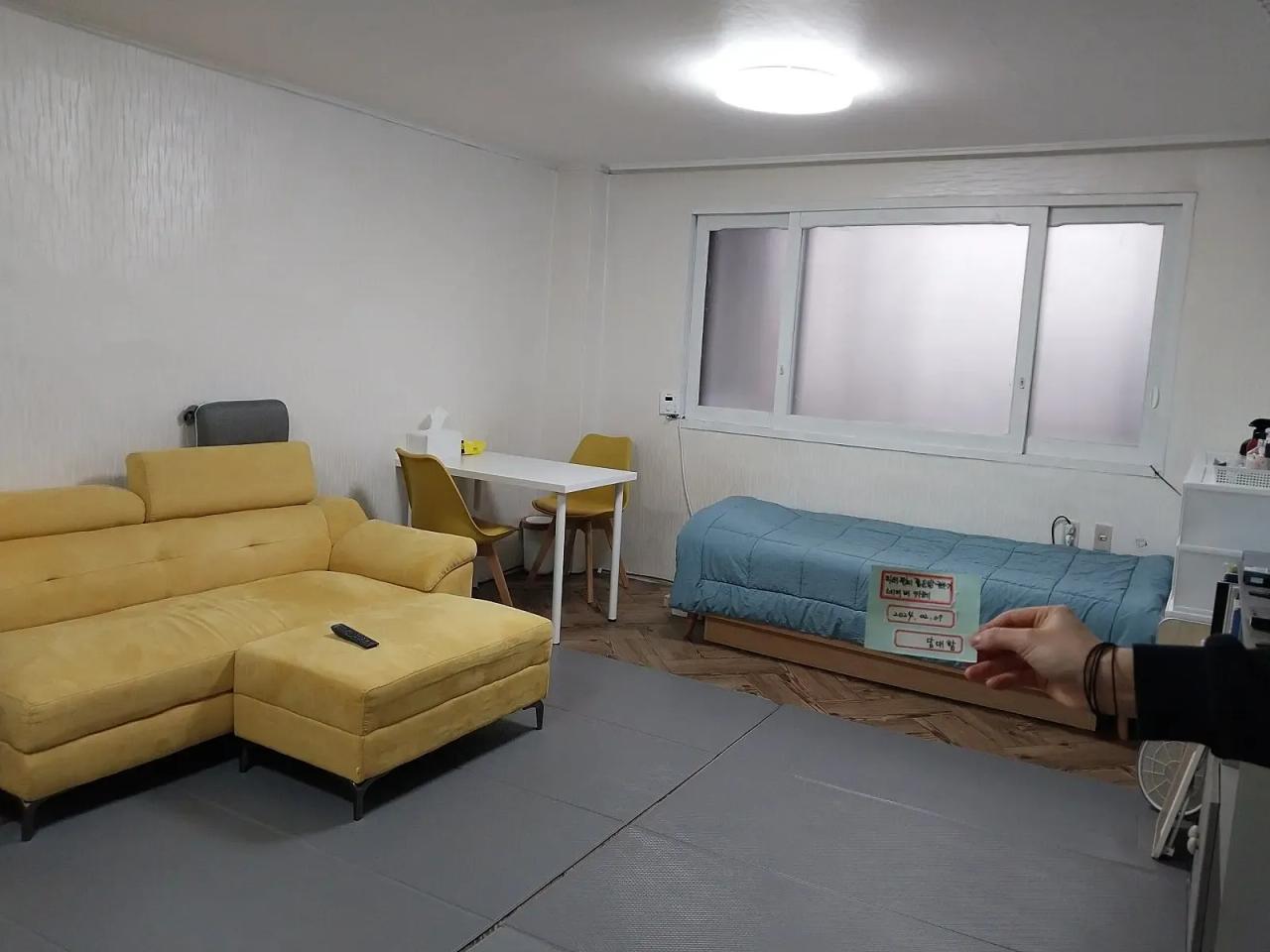 Seoul ONEROOM 5 minutes from Daecheong Station, Gaepo-ro, 3rd floor, south-facing, 15 pyeong (approximately 55 square meters), 1000/85 (likely referring to a rental price), immediate occupancy.