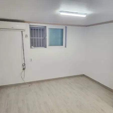 Phòng đơn full option, cách ga Geondae 5 phút, đặt cọc 500/thuê 50, mới dán tường. Có thể vào ở ngay.