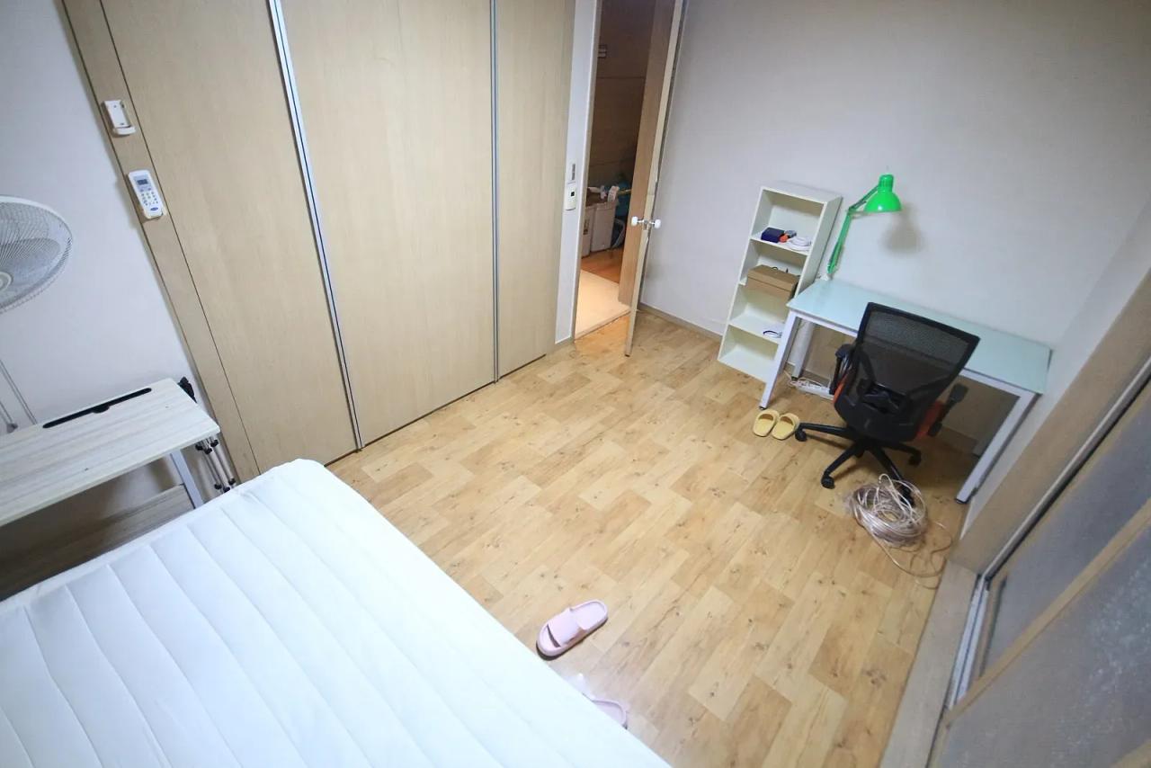 [Monthly rent (wolse)] Gangnam Station 3-minute walk Fully furnished Female roommate wanted (rent 45)