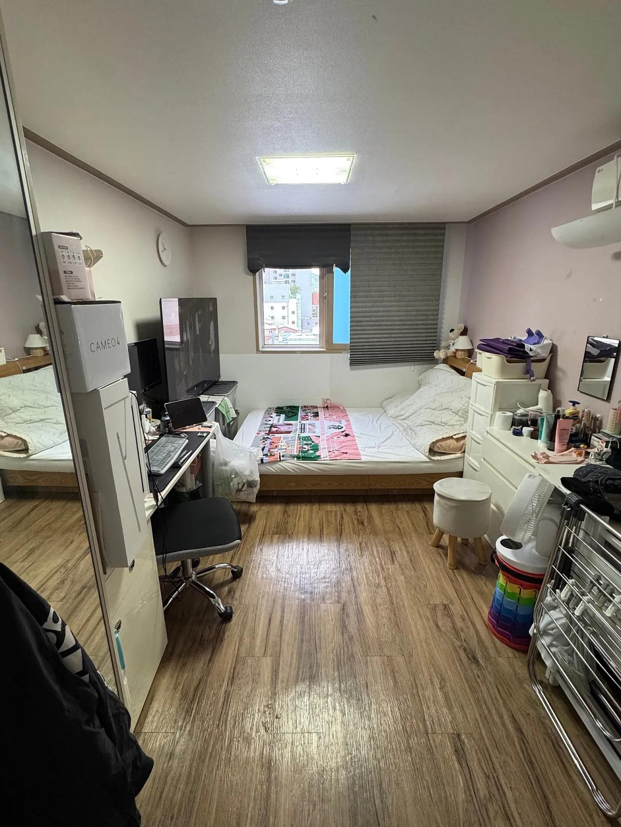 148-27 Doksan-dong, Geumcheon District, Seoul, South Korea ONEROOM $244