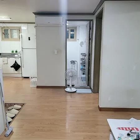 [Two-room Jeonse] * 13-minute walk to Geumcheon-gu Office, * Within 5 minutes to Hyundai Market, two-room Jeonse (spacious and comfortable), no maintenance fee