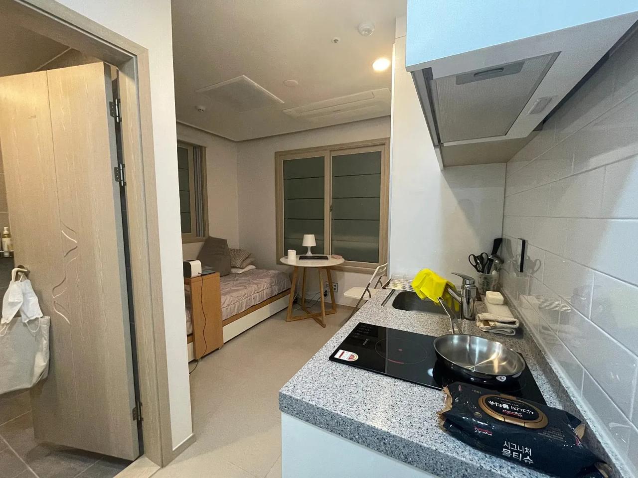 Yeongdeungpo-ro 76-gil, Yeongdeungpo District, Seoul, South Korea ONEROOM ¥3,601
