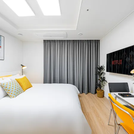[One-room Monthly Rent] Sokcho One-Month Stay, Short-Term Rental, Newly Built Officetel, Fully Furnished, 1-Min Walk to the Beach, Highly Recommended