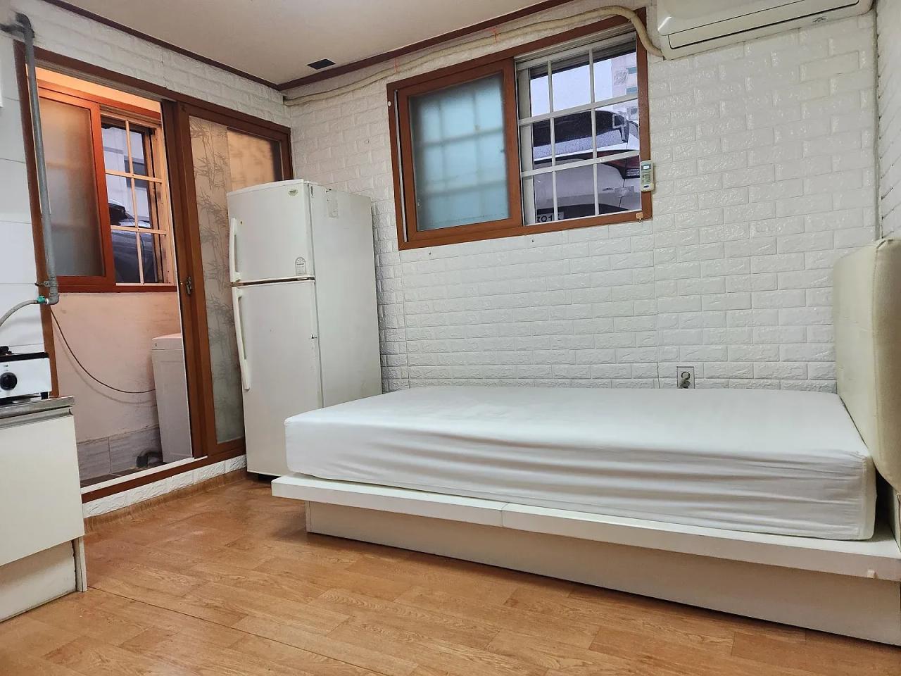 Imunan-ro 152beon-gil, Guri-si, Gyeonggi-do, South Korea ONEROOM $309