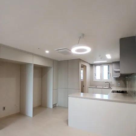 [3-room or larger jeonse] Sanseong Station Xi Prugio, Building 103, 7th floor, 30-pyeong, jeonse 570 million KRW