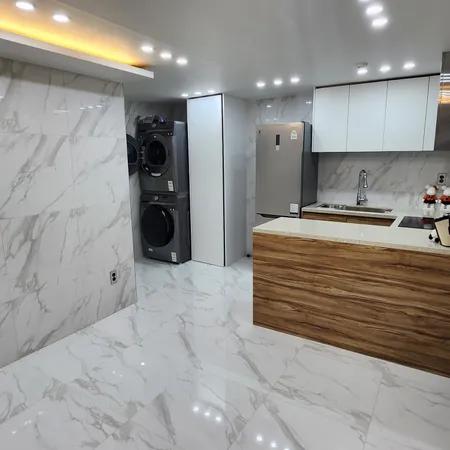 Phòng hai ngủ mới xây, cách ga Sadang 5 phút đi bộ, nội thất đá cẩm thạch