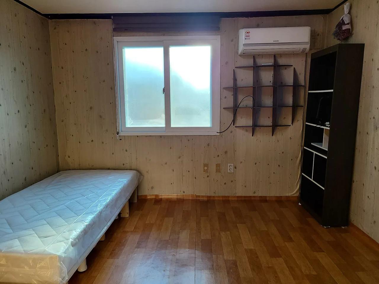 58 Gosan-gil, Nogosan-dong, Mapo-gu, Seoul, South Korea ONEROOM $360