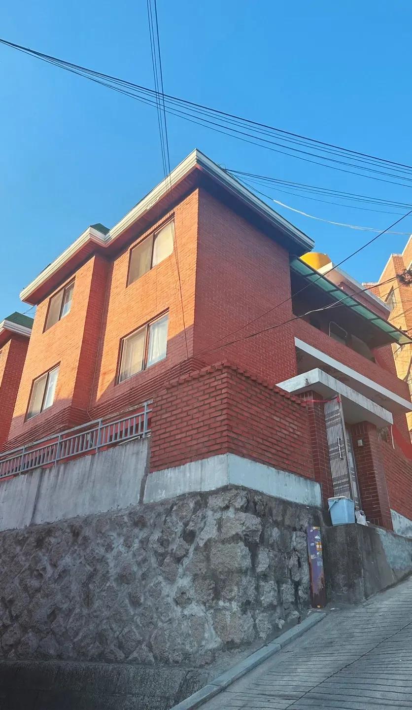 中区, 首尔 ONEROOM 首尔中区性价比最高的两居室公寓。近地铁站。安静舒适的别墅顶层两居室， 月租1000/40。