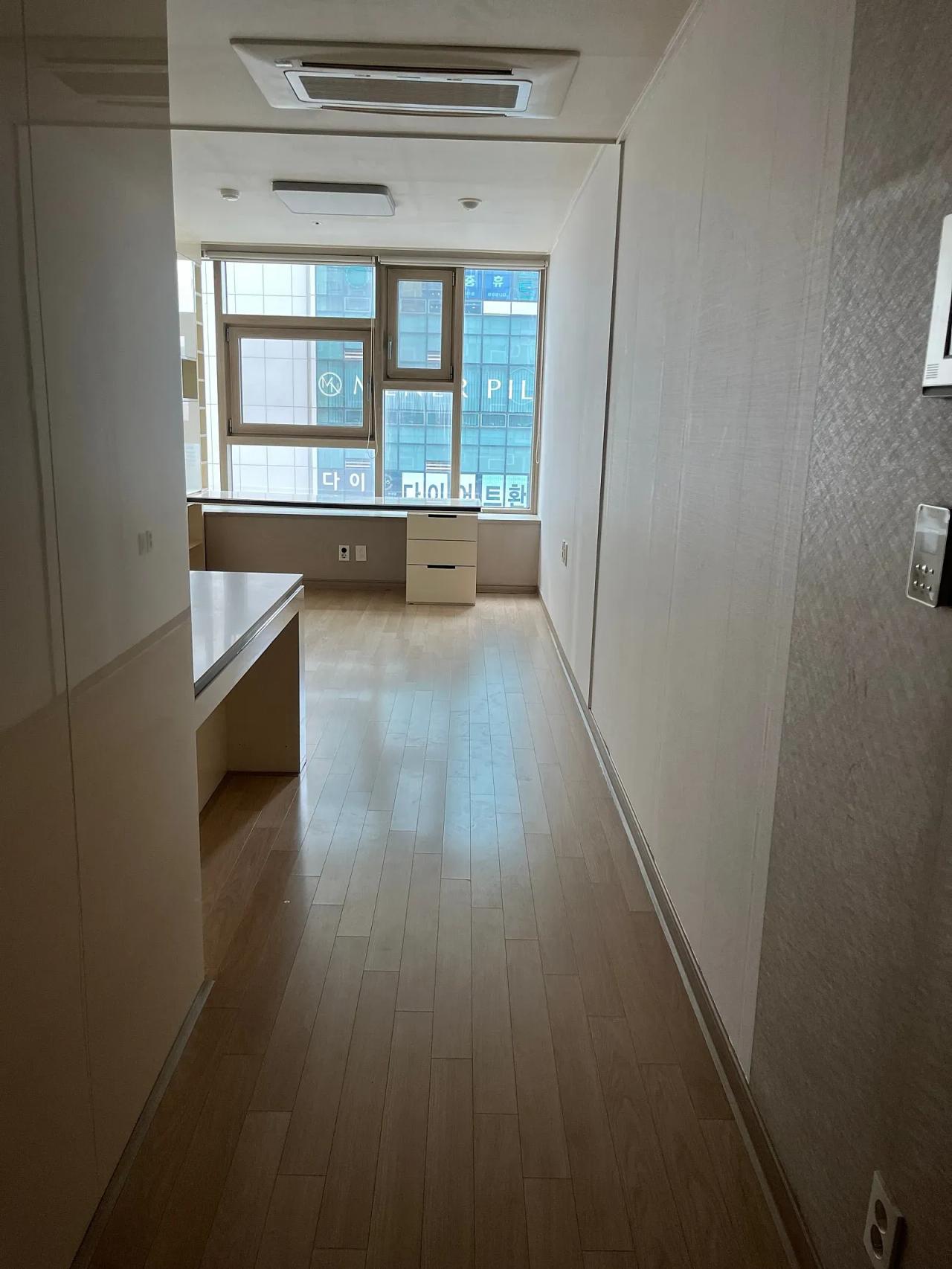 111 Central town-ro, Yeongtong-gu, Suwon, Gyeonggi-do, South Korea ONEROOM $467