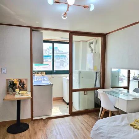 [Studio rent in Ssangchon-dong] [In front of Sangil Yeojoong] 100/27 with management fee, short-term available, full option