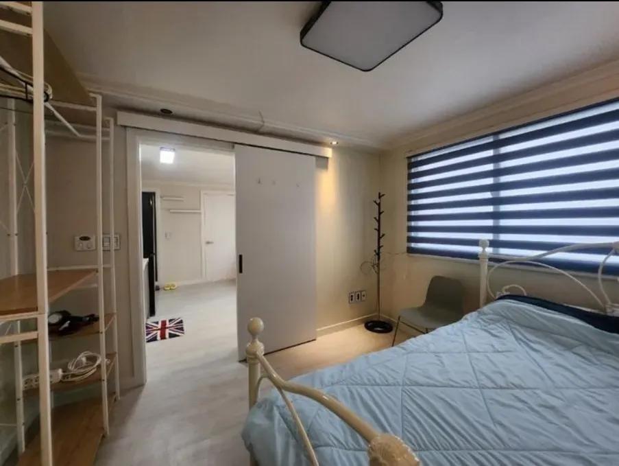 龟尾市 ONEROOM 位置优越， 靠近地铁站（沙谷站）， 明亮干净的小两居室。