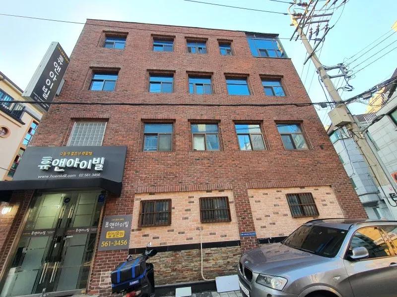 Come to H&I Ville, a goshi-tel (studio apartment) located an 8-minute walk from Yeoksam Station.