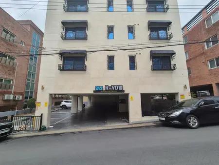 Nam-gu, Daegu ONEROOM It is located 8-9 minutes walk from Anjirang Station and Hyeonchungno Station, and is within walking distance of the station.