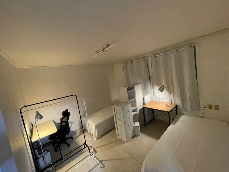 Room image 1