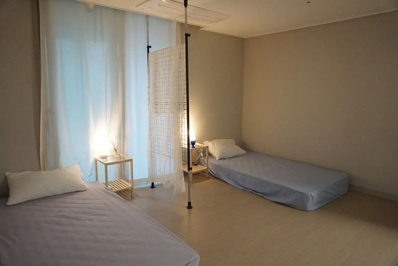 Room image 4